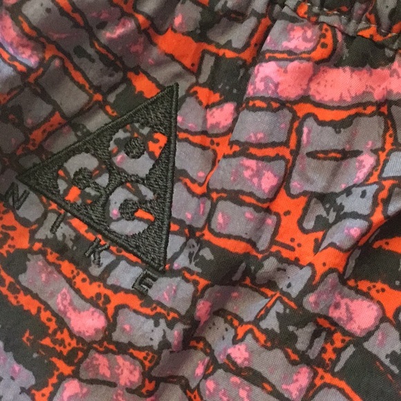 Nike ACG Women's Shorts Pink Black Print NWT - Picture 5 of 7